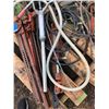 Image 3 : Steel jacks, hand pump