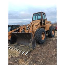 1984 Case W20C Pay Loader. Serial Number: 9156094 includes gravel fork