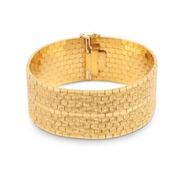 An 18K Yellow Gold Bracelet