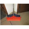 Image 2 : 2 Garant Snow Shovels