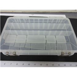 Plano Tackle Box with dividers / 2 latches