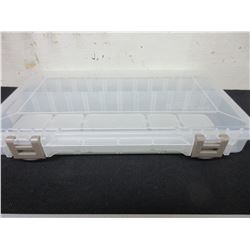 Plano Tackle Box with dividers / 2 latches