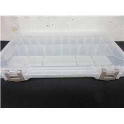 Plano Tackle Box with dividers / 2 latches