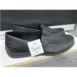 New Mens size 12 shoes by George / black