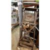 Image 1 : 5 LENGTHS OF GALVANIZED PIPE AND WOODEN 4FT LADDER