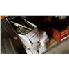 Image 1 : LOT OF APPROX 60 PAINT BRUSHES