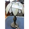 Image 2 : LEADED GLASS LOOK TABLE LAMP