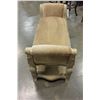Image 2 : NEW ASHLEY SIGNATURE CARVED AND UPHOLSTERED BENCH RETAIL $999