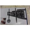 Image 3 : NEW OVERSTOCK INSIGNIA 47-80 INCH FULL MOTION TV WALL MOUNT 110LB CAPACITY