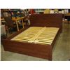 Image 1 : MODERN QUEEN SIZE BEDFRAME