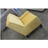Image 2 : YELLOW ACCENT CHAIR