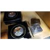 Image 2 : 3 GOLD EDGE CHOKIN PLATES W/ WALLET, BELT BUCKLES, AND GASS DISPLAY BOWLS