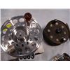 Image 2 : 2 VINTAGE REELS AND SHELL