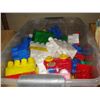 Image 2 : TOTE OF MEGA BLOCKS