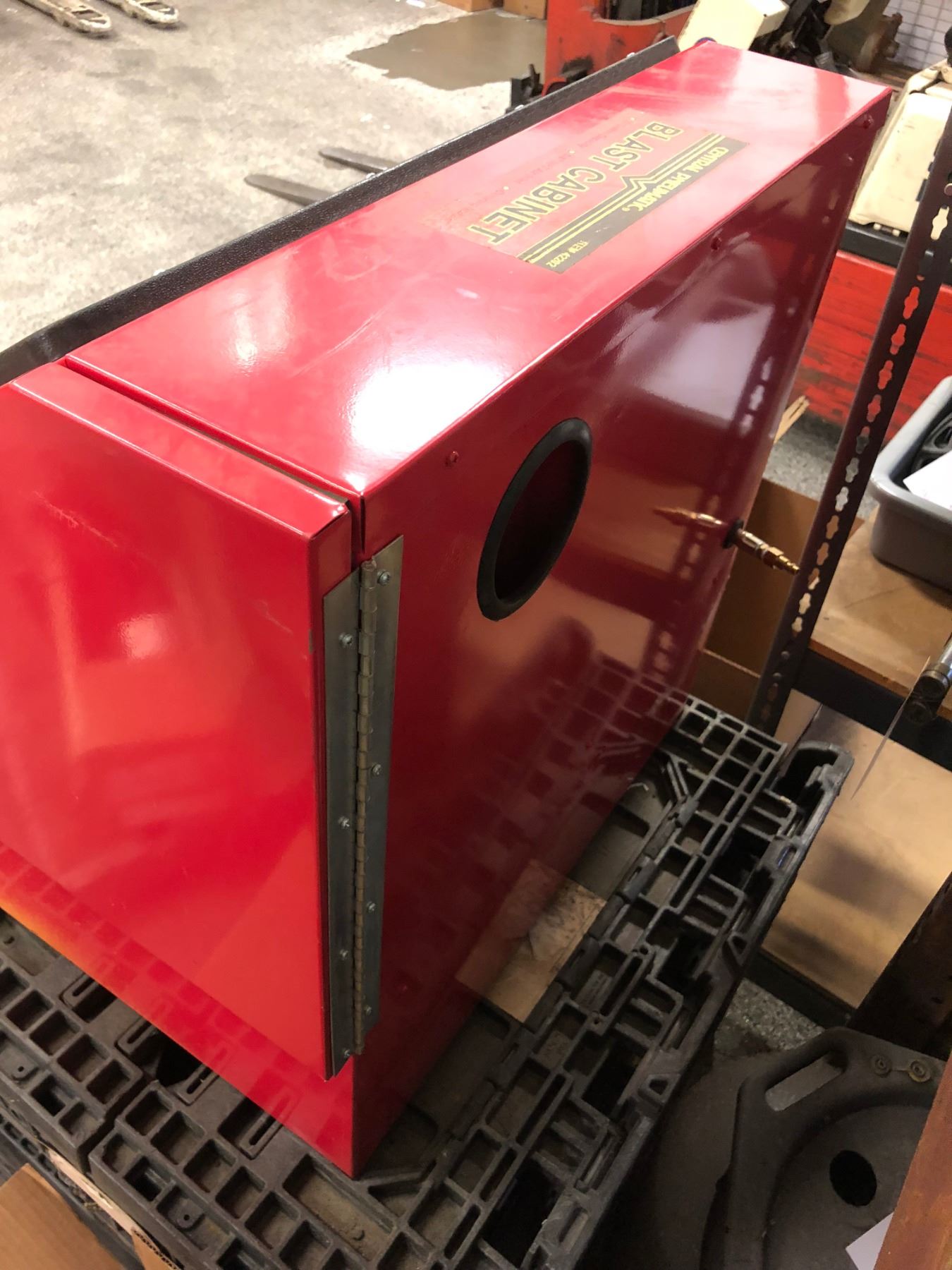 Central pneumatic blast cabinet Clearance