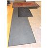 Image 1 : LOT OF 4 CARPET FLOOR MATS AND AREA RUG