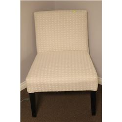 BEIGE WEAVE PATTERN LOUNGE CHAIR