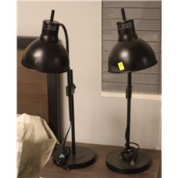 SHOWHOME PAIR OF BLACK BEDSIDE LAMPS