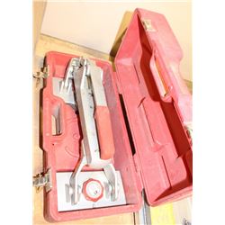 ROBERTS SEAM REPAIR STRETCHER WITH CASE