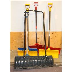 LOT OF 7 SNOWSHOVELS AND 1 ICESCRAPPER