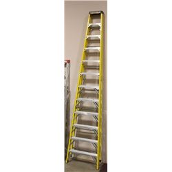 12 FT FIBRE GLASS STEP LADDER