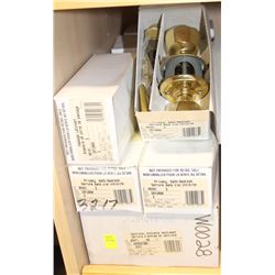 LOT OF NEW ASSORTED LOCKING DOOR KNOBS