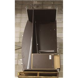 LOT OF 2 OFFICE DESKS AND HUTCH