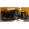 Image 1 : DANBY 800 WATT MICROWAVE WITH TEA KETTLE