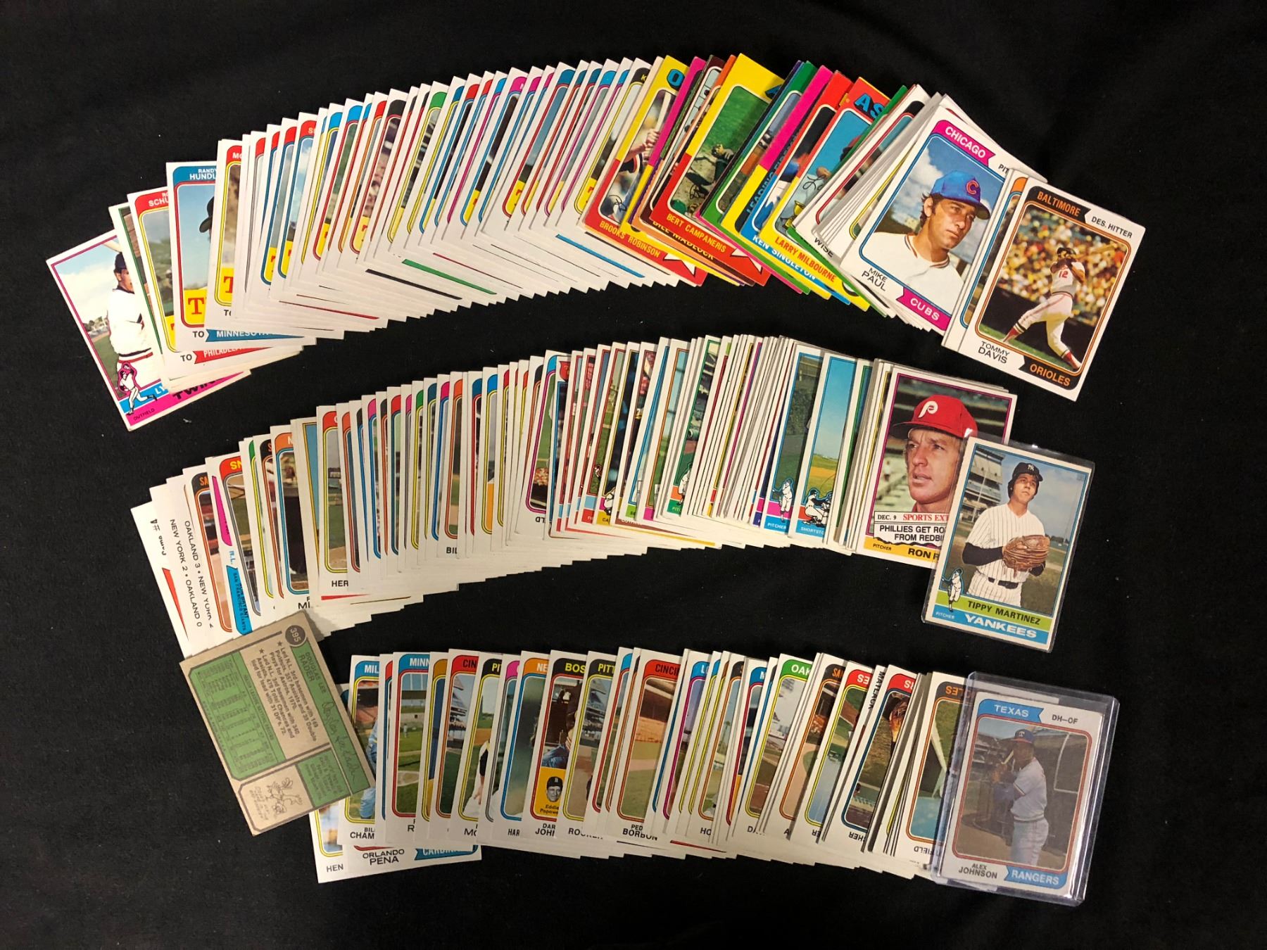 BASEBALL TRADING CARDS LOT