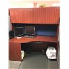 Image 1 : WORKSTATION WITH HUTCH