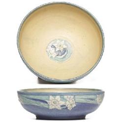 Newcomb College bowl, broad form  carved  jonquil