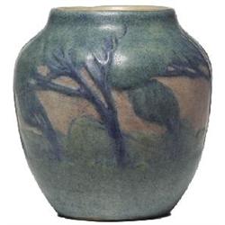 Newcomb vase, small form Sadie Irvine