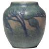 Image 1 : Newcomb vase, small form Sadie Irvine