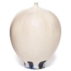 Cabat vase, bulb shape