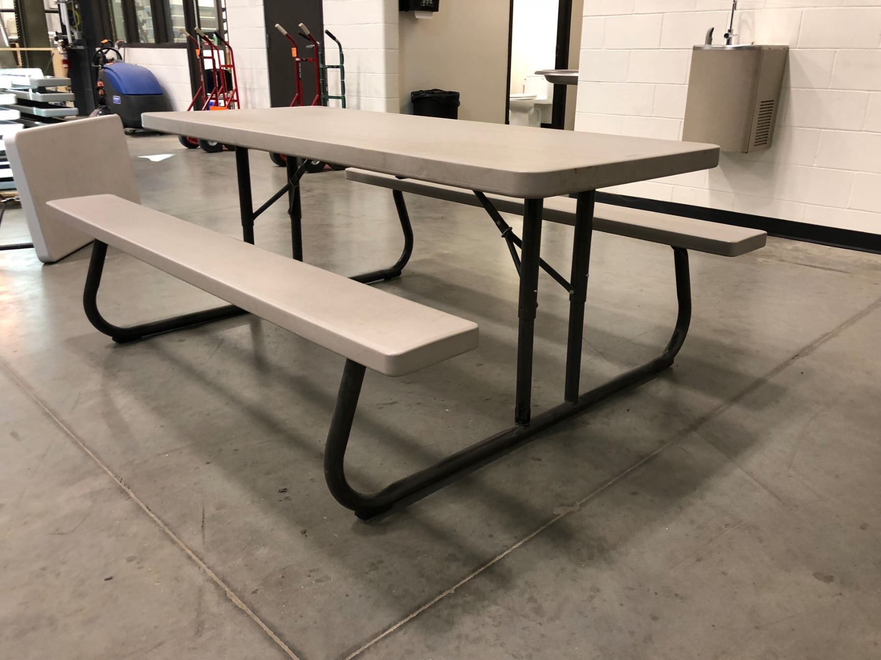 Lifetime collapsible picnic table Grey 72" x 30" Top