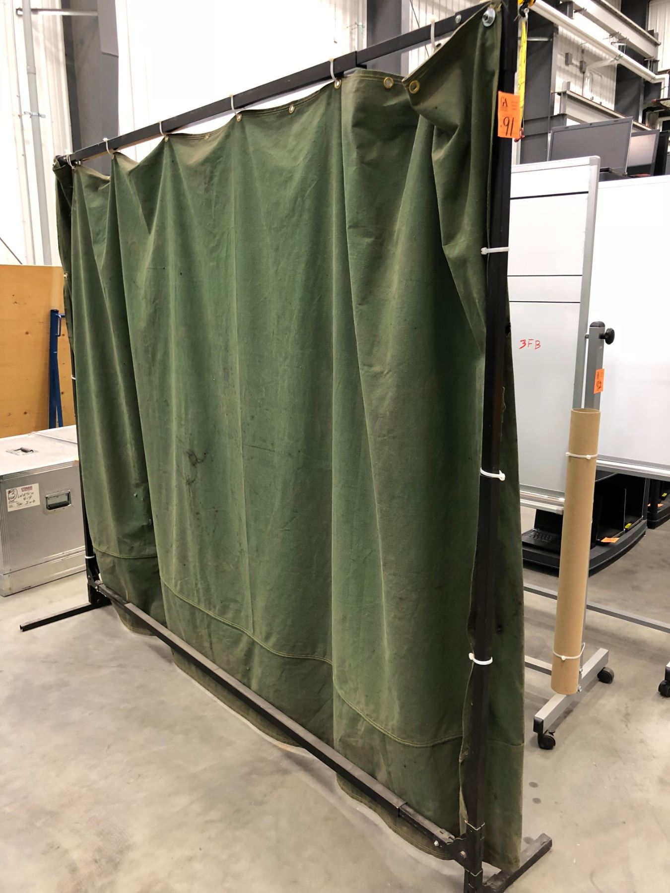 Wilson welding curtain 10' x 73" black steel frame green material