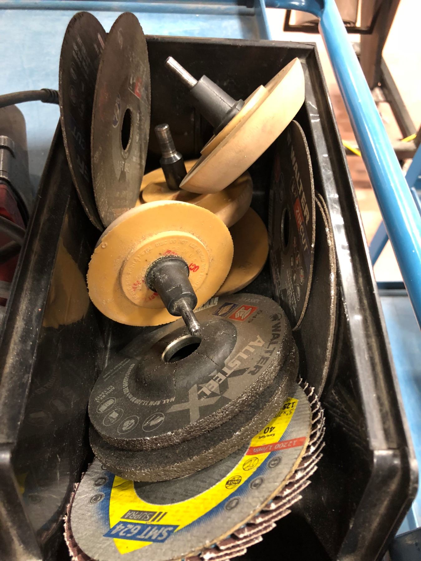 SNAPON Crud thug air tool, Milwaukee Nibbler Cat 6880 120V, misc. discs