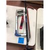 Image 1 : 2 crowbars, 2 hacksaws, laser level