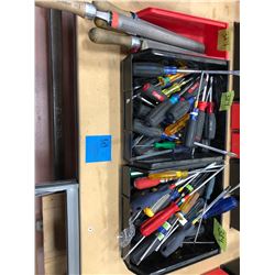 Assorted screwdrivers, 5 assorted files