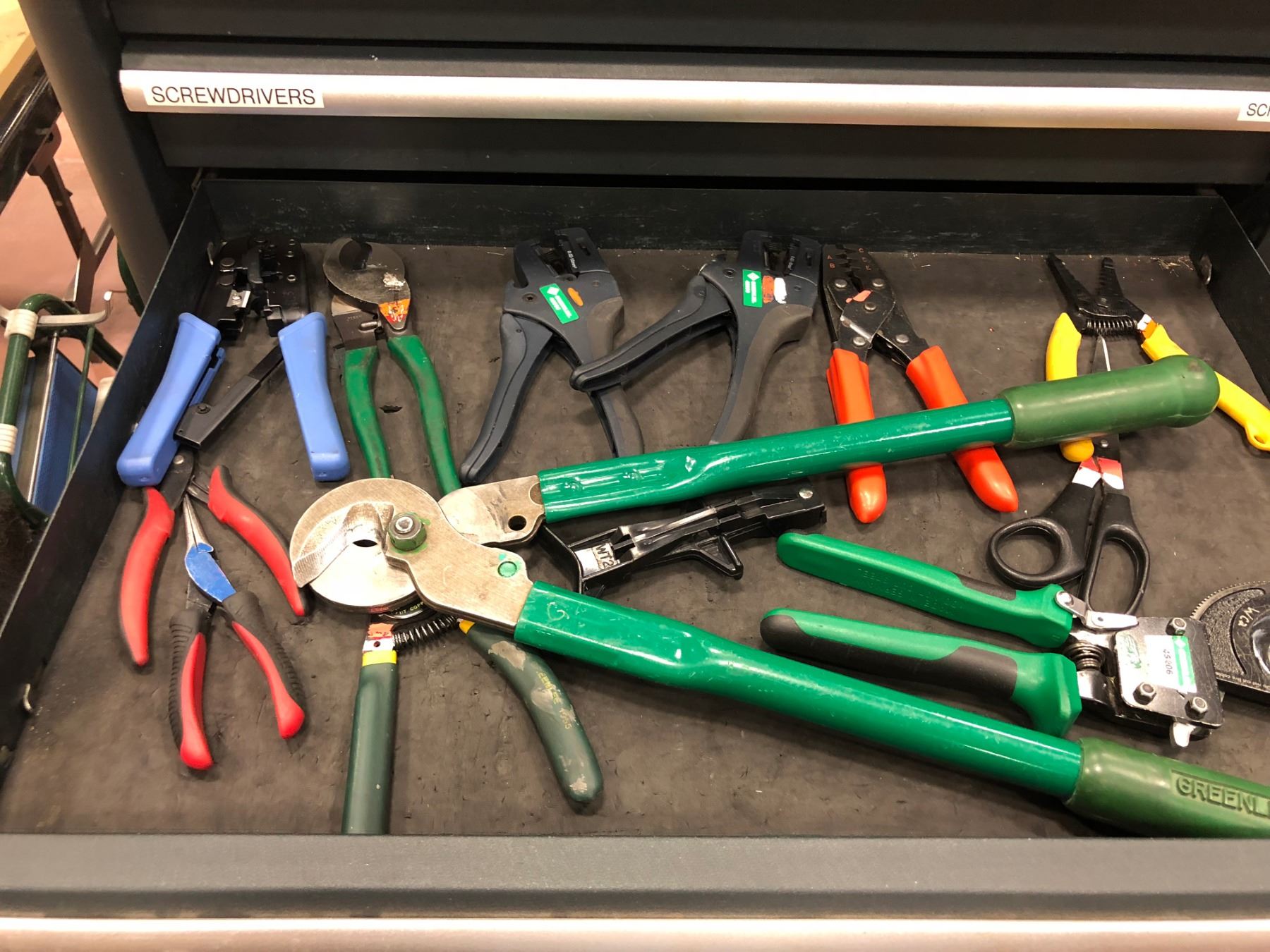 2 piece Mastercraft Maximum tool box, includes assorted tools in drawers