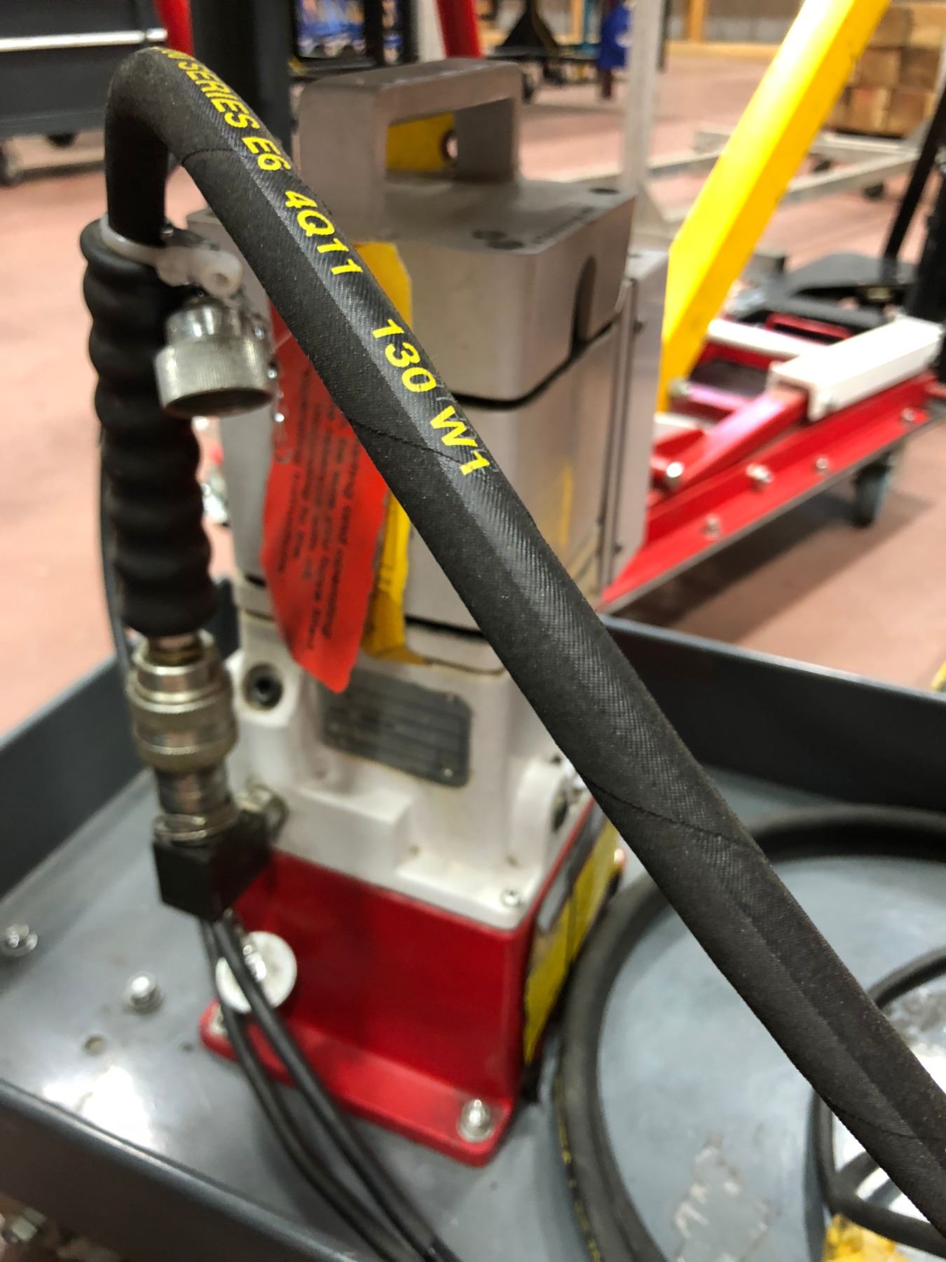 Burndy hydraulic crimper and cutter cart, c/w dies and extra fluid