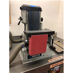 Delta belt sander modified, 1 1/2 hp Mod. 31-300, 2 spare belts