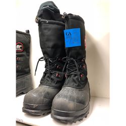 Sorel size 10 winter boots & balaclava