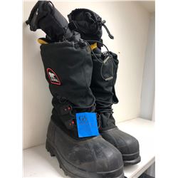 Sorel size 10 winter boots, mitts & balaclava