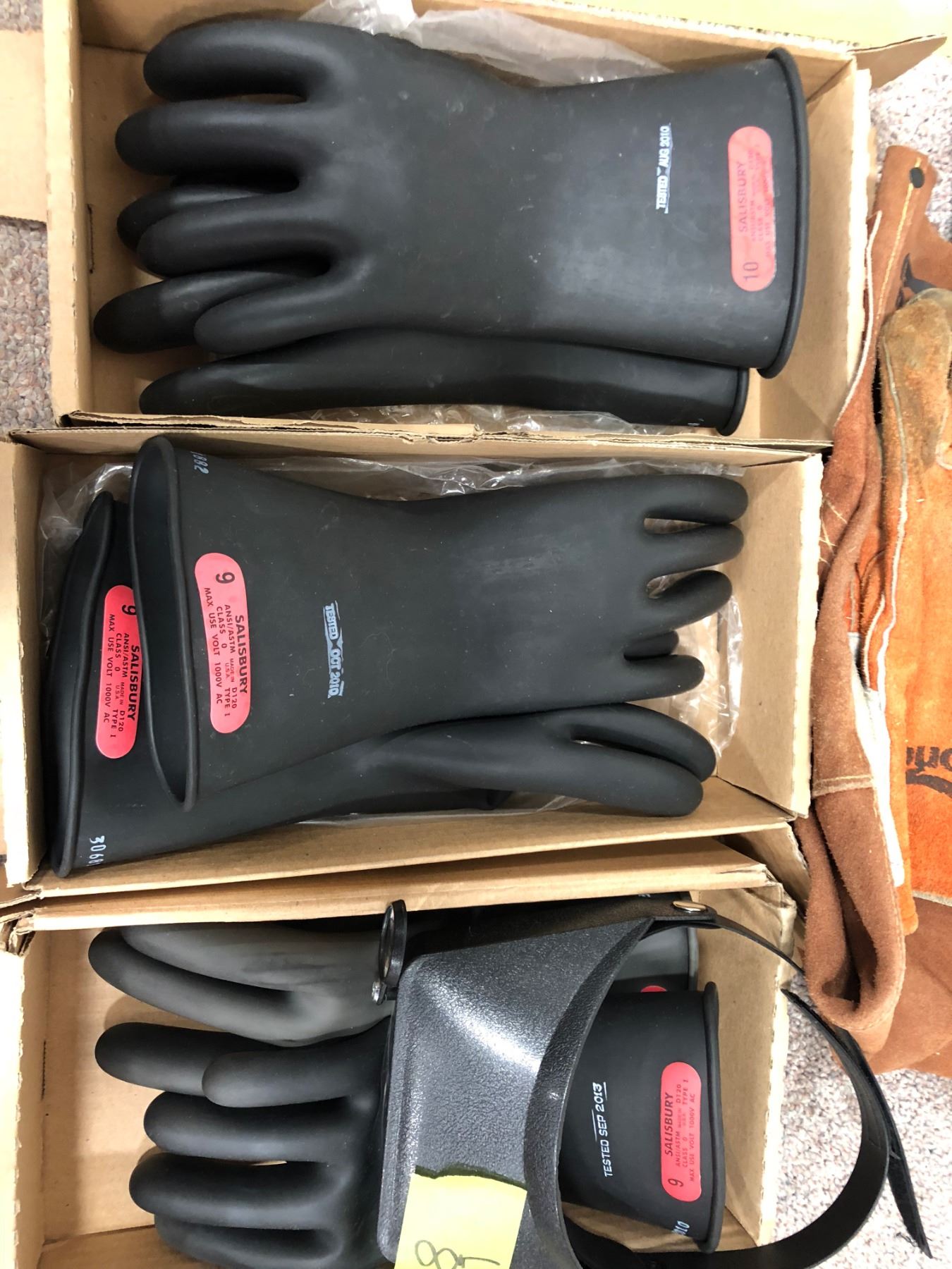 Salisbury Lineman Class 0 low V qty 2 size 9 & 1 size 10, Condor