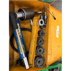 Hydraulic punch set