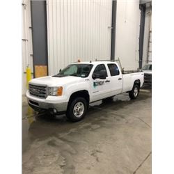 Correction 2014 not 2013 GMC 2500 HD Longbox crewcab Z71 4x4, 6.0 L, V8, app 97,000 klms, new tires