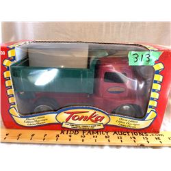 TONKA 1949 DUMP TRUCK MODEL IN BOX