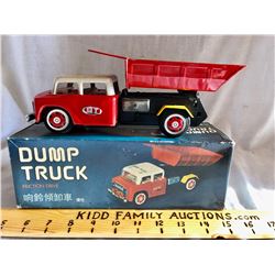 TIN FRICTION DUMP TRUCK W/ORIG BOX, CHINA