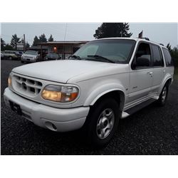 I1 --  2000 Ford Explorer Limited , White , 217161  KM's